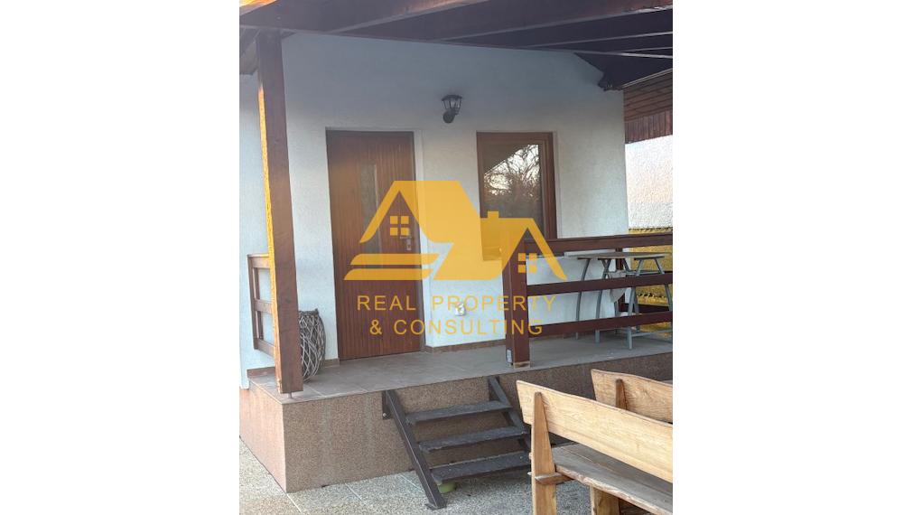 Exkluzívne! Predám peknú chatu s upravenou záhradou v Nových Zámkoch