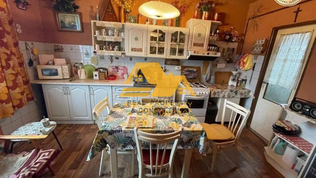 Znížená cena!Predám rodinný dom v obci Dvory nad Žitavou