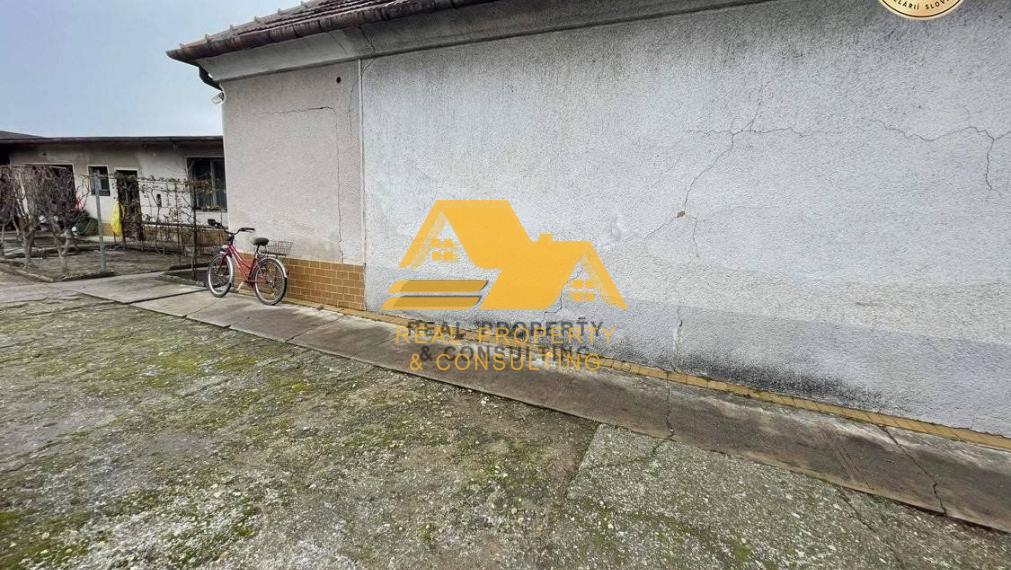 Znížená cena!Predám rodinný dom v obci Dvory nad Žitavou