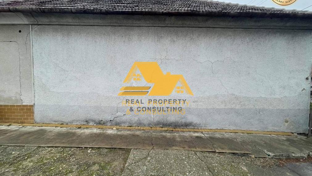 Znížená cena!Predám rodinný dom v obci Dvory nad Žitavou