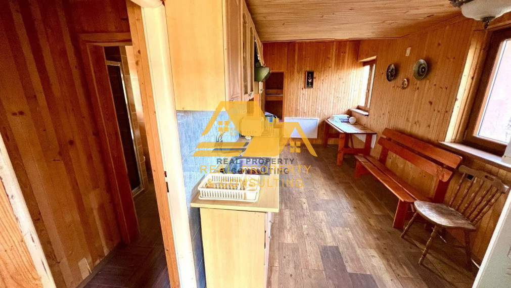 Predám rekreačnú chatu v obci Podhájska