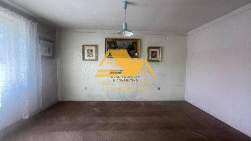 Znížená cena! Predám tehlový rodinný dom v Nových Zámkoch