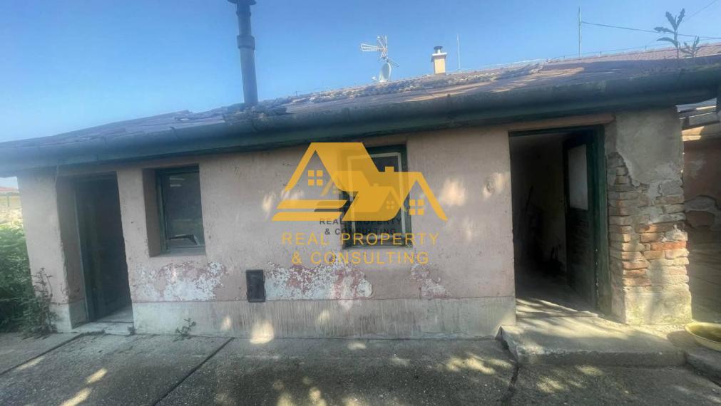 Znížená cena! Predám tehlový rodinný dom v Nových Zámkoch