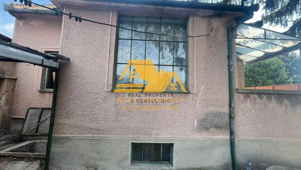 Znížená cena! Predám tehlový rodinný dom v Nových Zámkoch