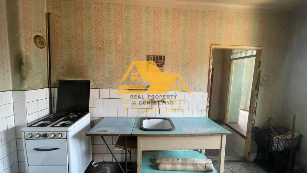 Znížená cena! Predám tehlový rodinný dom v Nových Zámkoch