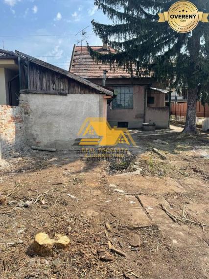 Znížená cena! Predám tehlový rodinný dom v Nových Zámkoch