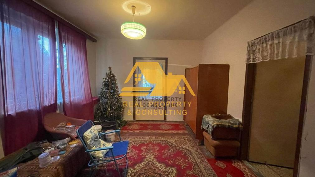 Predám rodinný dom s veľkým pozemkom v obci Imeľ