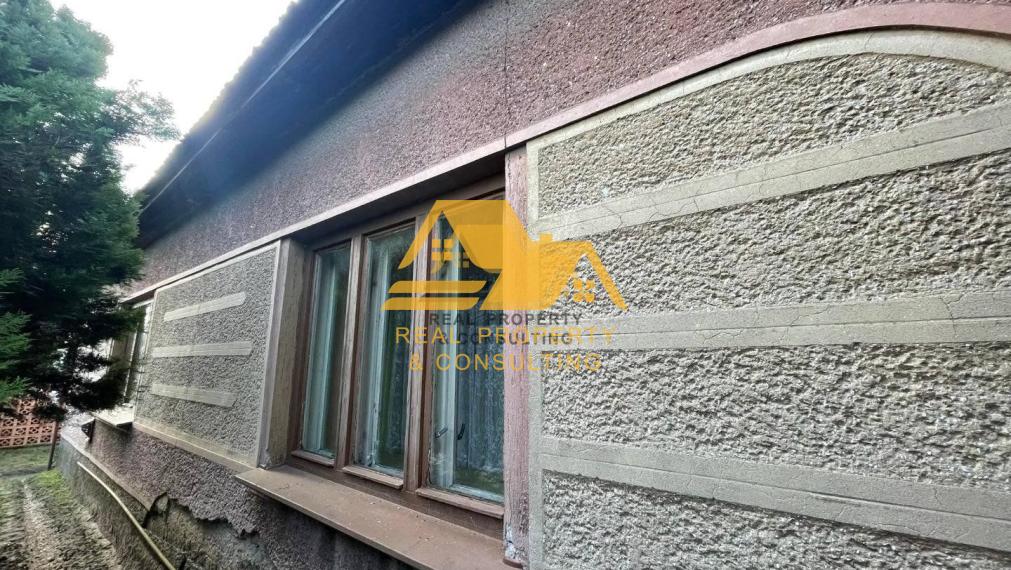 Predám rodinný dom s veľkým pozemkom v obci Imeľ