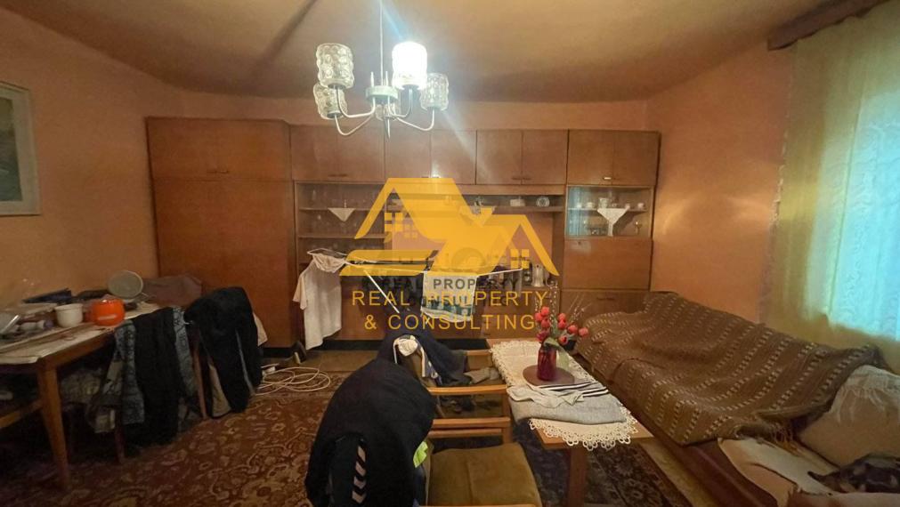 Predám rodinný dom s veľkým pozemkom v obci Imeľ