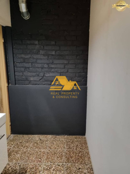 Predám obchodný priestor v Komjaticiach