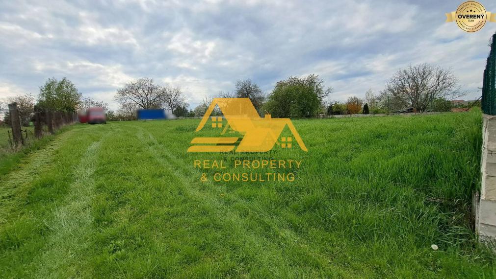 Predám stavebný pozemok v obci Trávnica