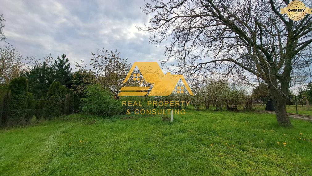 Predám stavebný pozemok v obci Trávnica