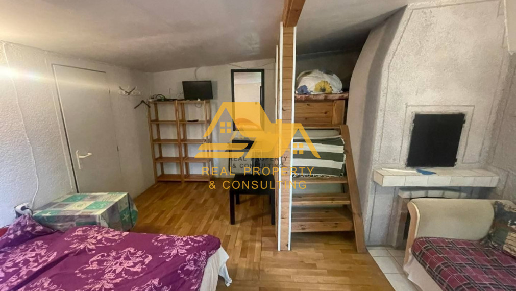 Predám apartmánový dom v obci Podhájska