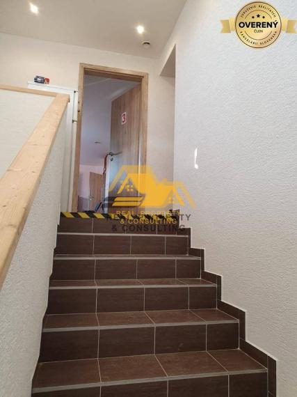 Predám podnikateľský objekt v Komjaticiach