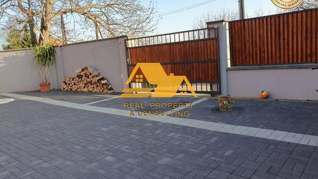 Predám podnikateľský objekt v Komjaticiach