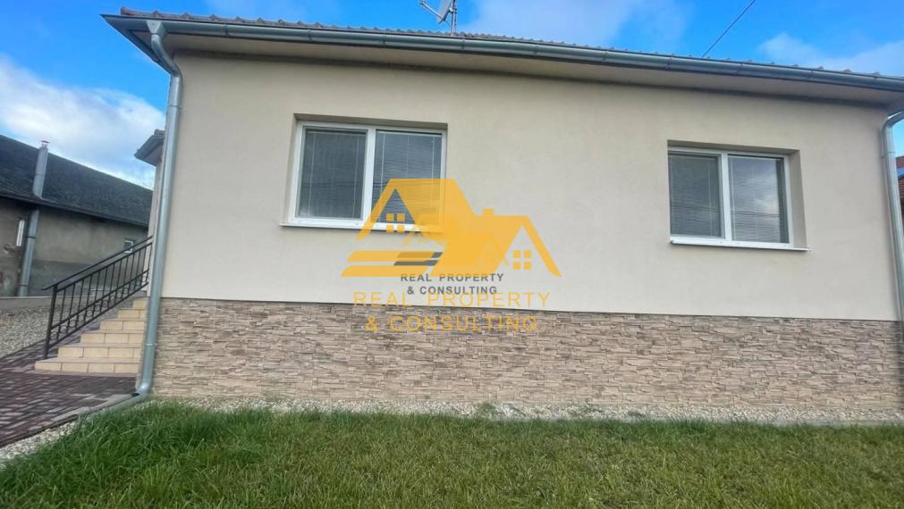 Predám zrekonštruovaný rodinný dom v obci Podhájska