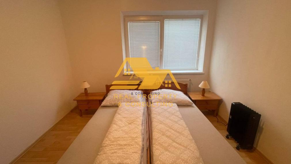 Predám zrekonštruovaný rodinný dom v obci Podhájska