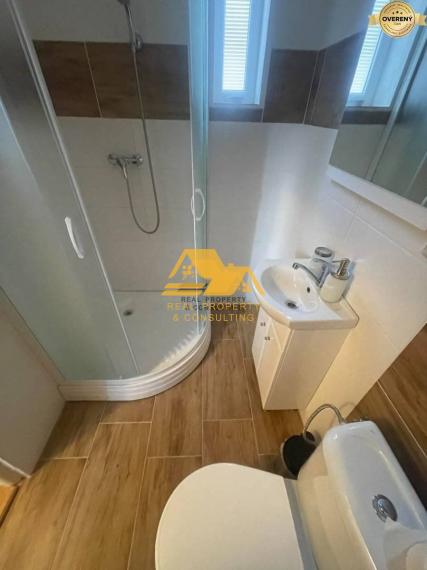 Predám zrekonštruovaný rodinný dom v obci Podhájska