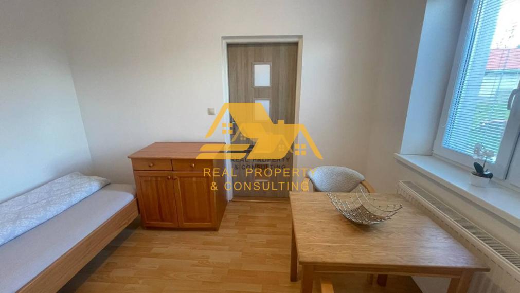 Predám zrekonštruovaný rodinný dom v obci Podhájska