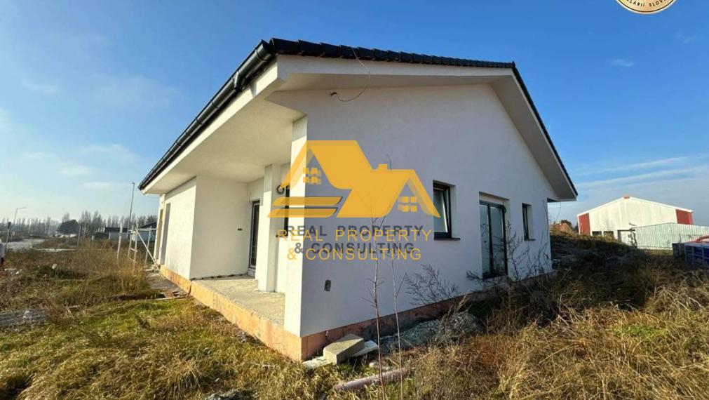 Predám novostavbu rodinného domu s garážou vo Dvoroch nad Žitavou