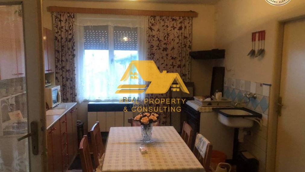 Predám rodinný dom s pozemkom v obci Bešeňov