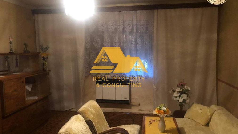 Predám rodinný dom s pozemkom v obci Bešeňov