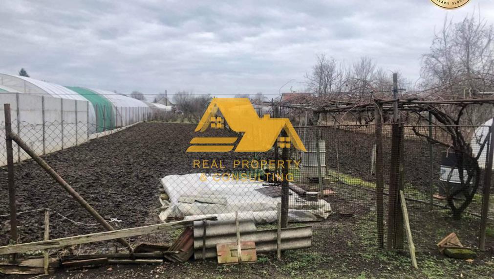 Predám rodinný dom s pozemkom v obci Bešeňov