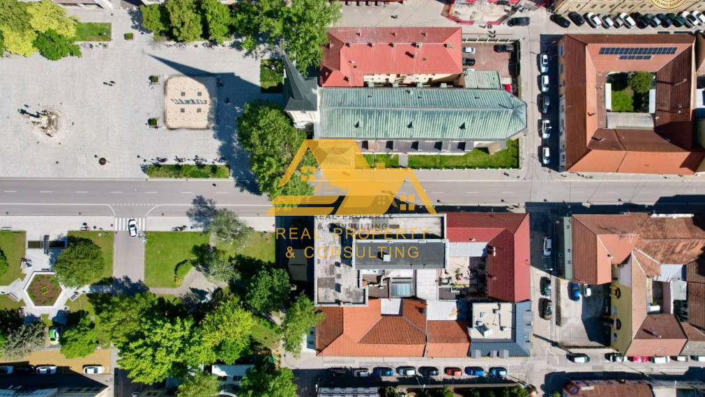 Predám podnikateľský objekt na hlavnom námestí v Nových Zámkoch