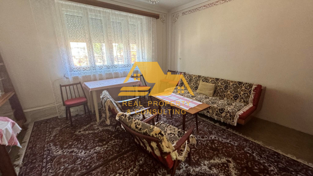 Predám dom s garážou a veľkým pozemkom v Radave