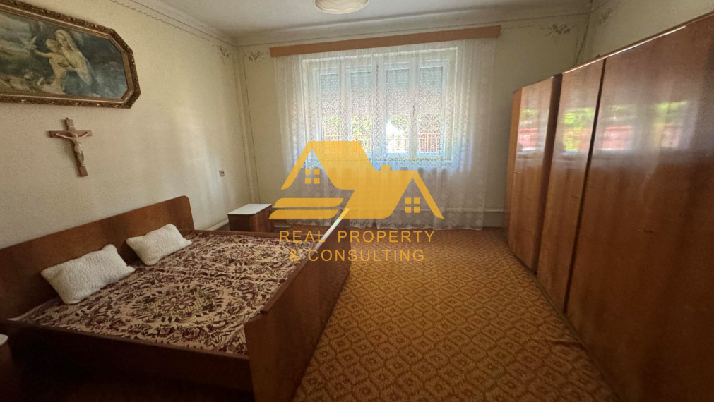 Predám dom s garážou a veľkým pozemkom v Radave