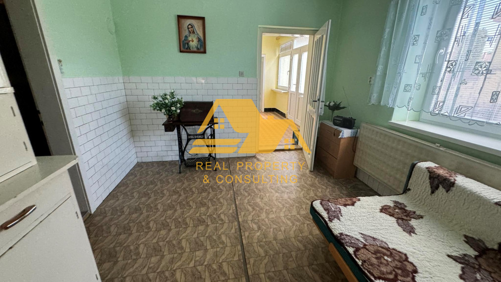 Predám dom s garážou a veľkým pozemkom v Radave