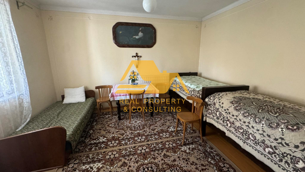 Predám dom s garážou a veľkým pozemkom v Radave