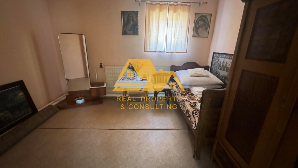 Predám dom s garážou a veľkým pozemkom v Radave