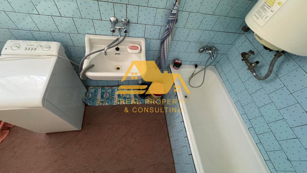 Predám dom s garážou a veľkým pozemkom v Radave