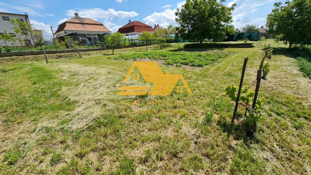 Predám 20a stavebný pozemok v obci Dvory nad Žitavou