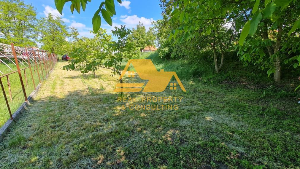 Predám 20a stavebný pozemok v obci Dvory nad Žitavou