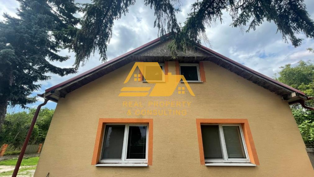 Predám rodinný dom s veľkým pozemkom v Nových Zámkoch