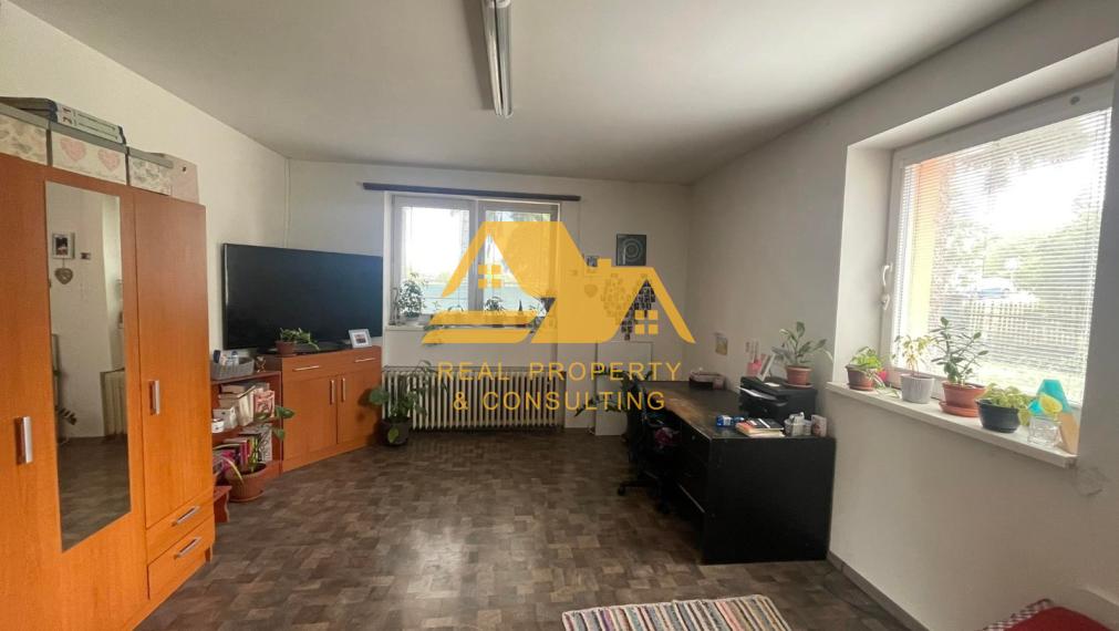 Predám rodinný dom s veľkým pozemkom v Nových Zámkoch