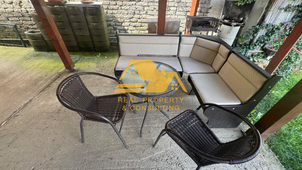 Predám rodinný dom s garážou v obci Zemné