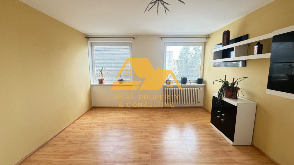 Predám rodinný dom s garážou v obci Zemné