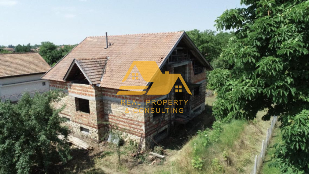 Predám rodinný dom s veľkým pozemkom v Hurbanove