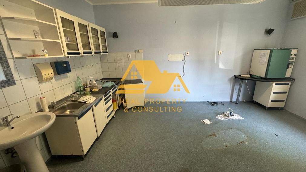 Predám dom vhodný na podnikateľské účely vo Dvoroch nad Žitavou