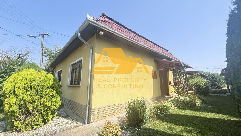 Predám rodinný dom s garážou v obci Svodín