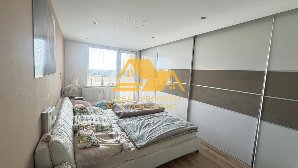 Exkluzívne!Predám 3 izbový byt s 2 balkónmi v Nových Zámkoch