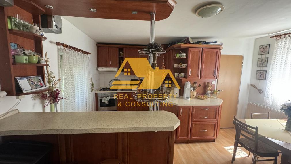 Exkluzívne! Predám apartmánový dom v obci Podhájska