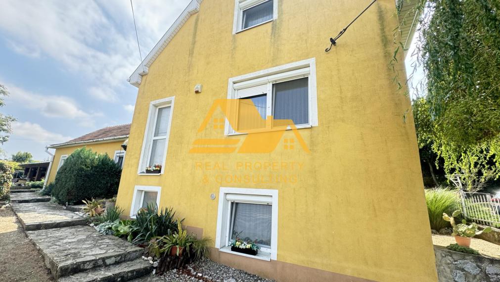 Exkluzívne! Predám apartmánový dom v obci Podhájska