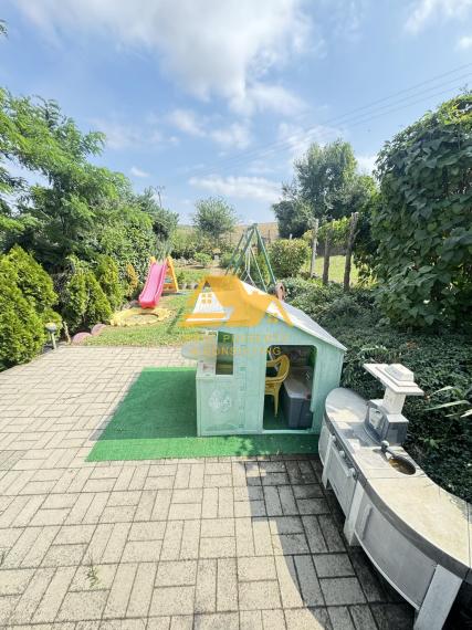 Exkluzívne! Predám apartmánový dom v obci Podhájska