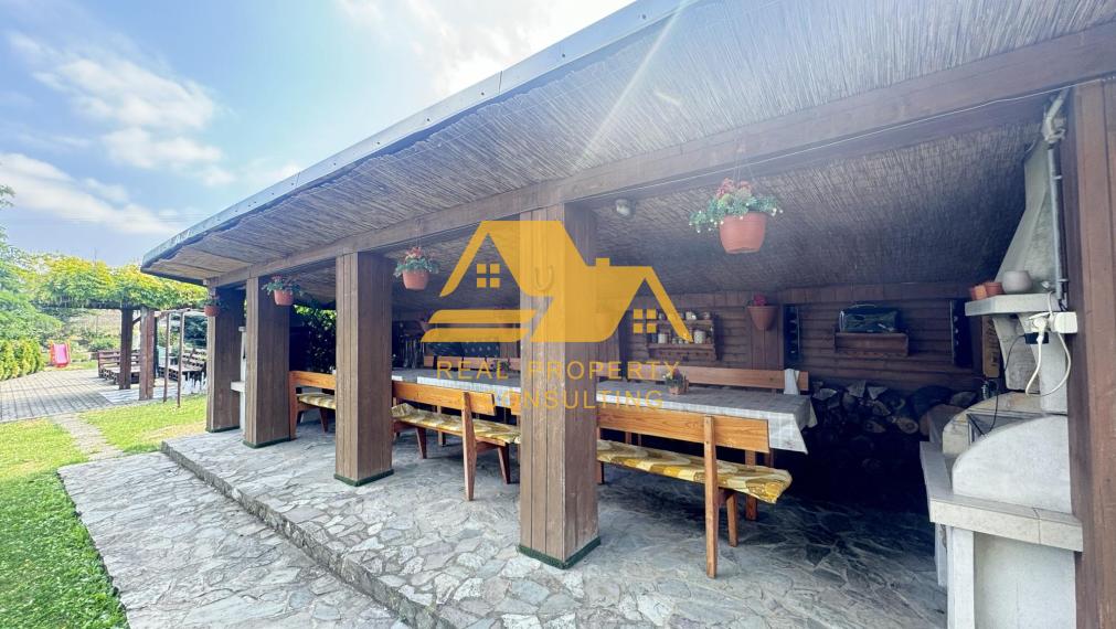 Exkluzívne! Predám apartmánový dom v obci Podhájska