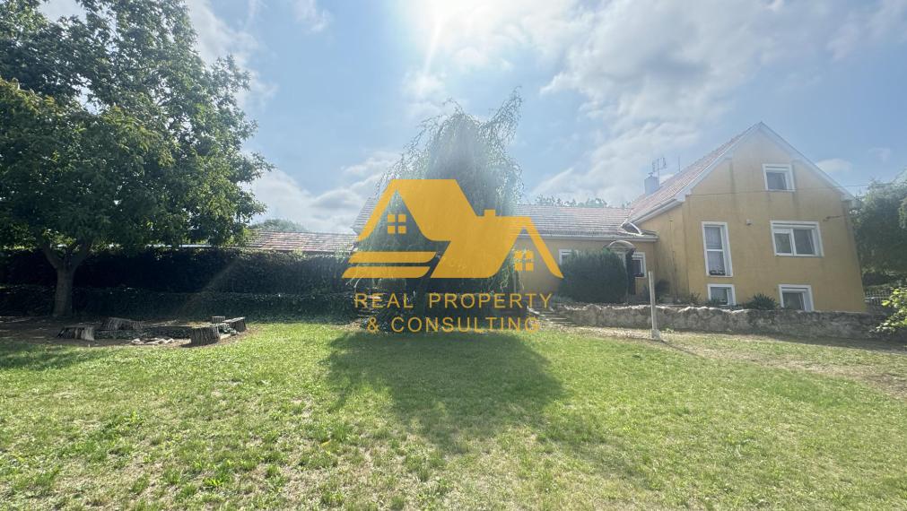 Exkluzívne! Predám apartmánový dom v obci Podhájska