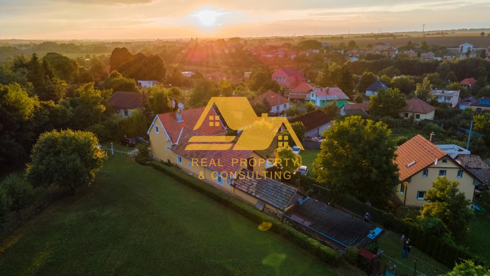 Exkluzívne! Predám apartmánový dom v obci Podhájska